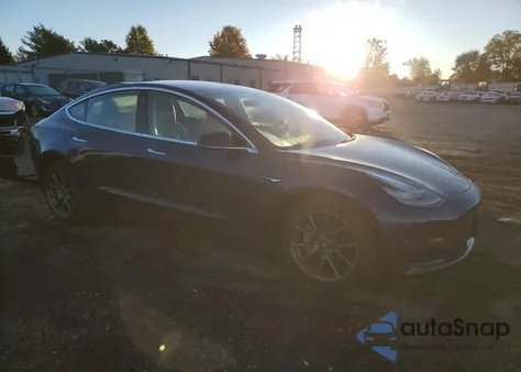 2018 Tesla Model 3 z USA, uszkodzony, nr VIN 5YJ3E1EB3JF150962